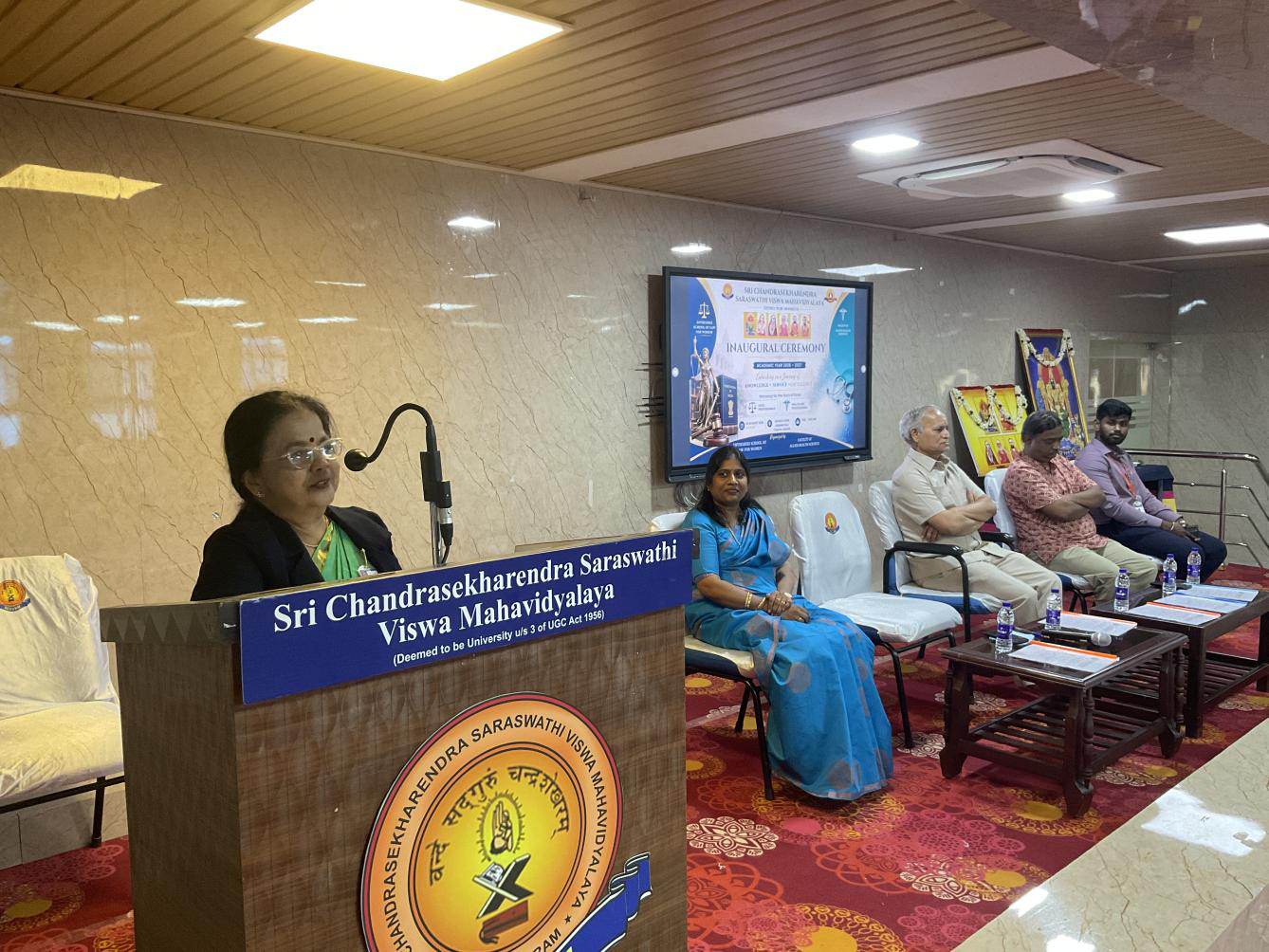 Welcome address at the university podium